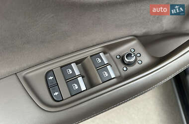 Внедорожник / Кроссовер Audi Q7 2016 в 