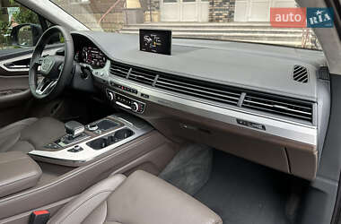 Внедорожник / Кроссовер Audi Q7 2016 в 