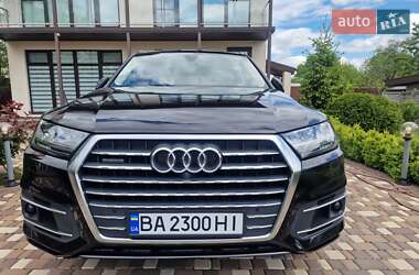 Внедорожник / Кроссовер Audi Q7 2017 в 
