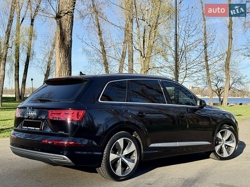 Внедорожник / Кроссовер Audi Q7 2017 в Киеве