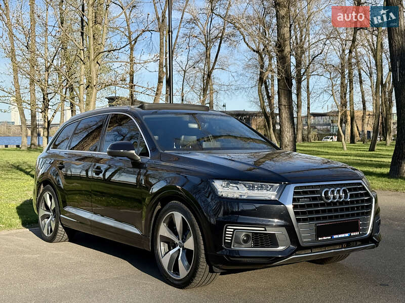 Внедорожник / Кроссовер Audi Q7 2017 в Киеве