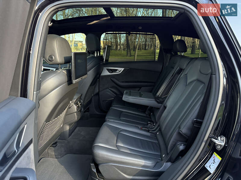 Внедорожник / Кроссовер Audi Q7 2017 в Киеве
