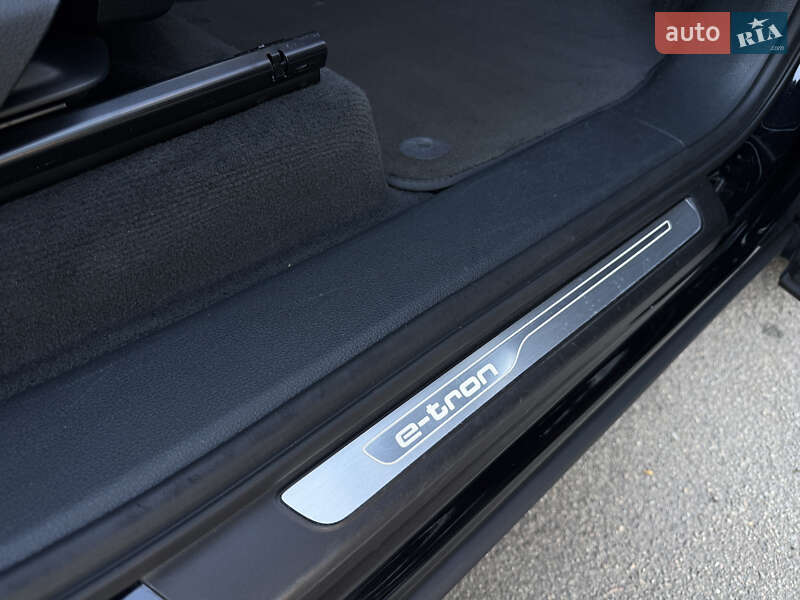 Внедорожник / Кроссовер Audi Q7 2017 в Киеве