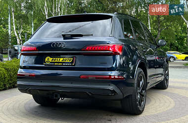Позашляховик / Кросовер Audi Q7 2023 в 
