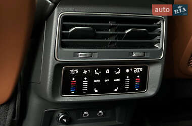 Позашляховик / Кросовер Audi Q7 2023 в 