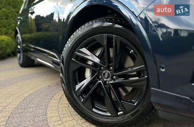 Позашляховик / Кросовер Audi Q7 2023 в 