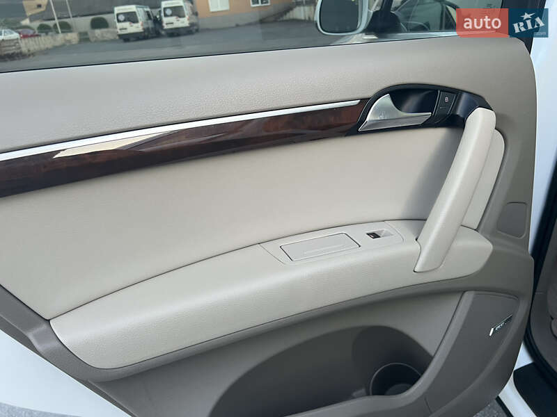 Внедорожник / Кроссовер Audi Q7 2011 в Ужгороде