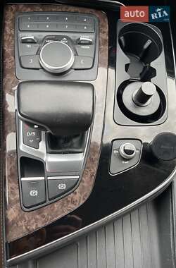 Внедорожник / Кроссовер Audi Q7 2016 в 