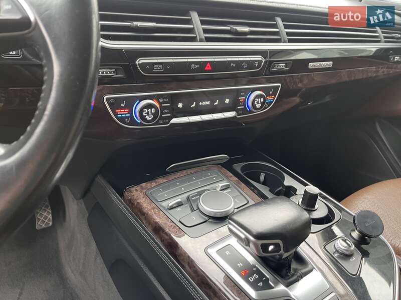 Внедорожник / Кроссовер Audi Q7 2016 в Черновцах