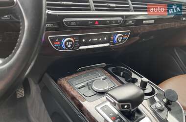 Внедорожник / Кроссовер Audi Q7 2016 в 