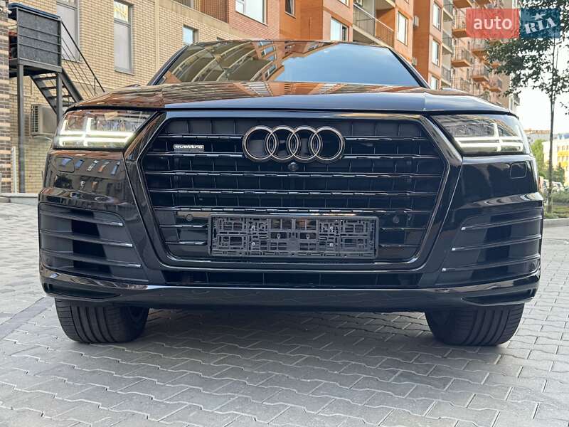 Позашляховик / Кросовер Audi Q7 2016 в Чернівцях
