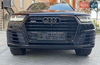 Внедорожник / Кроссовер Audi Q7 2016 в 