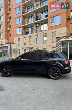 Внедорожник / Кроссовер Audi Q7 2016 в 