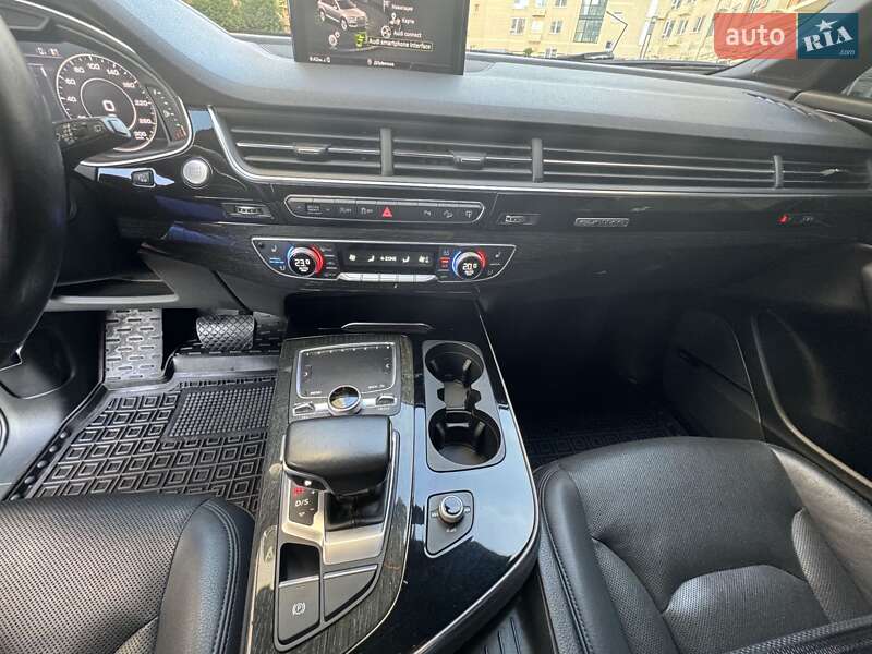 Позашляховик / Кросовер Audi Q7 2016 в Чернівцях