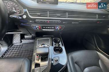 Внедорожник / Кроссовер Audi Q7 2016 в 