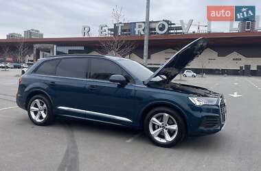 Позашляховик / Кросовер Audi Q7 2022 в 