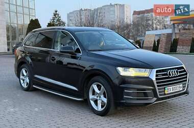 Внедорожник / Кроссовер Audi Q7 2017 в 