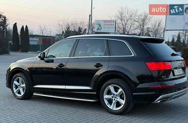 Внедорожник / Кроссовер Audi Q7 2017 в 