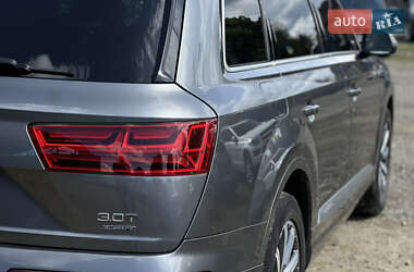 Внедорожник / Кроссовер Audi Q7 2017 в 