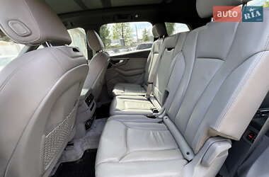 Внедорожник / Кроссовер Audi Q7 2017 в 