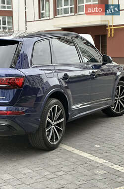 Внедорожник / Кроссовер Audi Q7 2021 в 