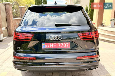 Внедорожник / Кроссовер Audi Q7 2018 в 