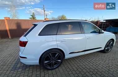 Внедорожник / Кроссовер Audi Q7 2016 в 