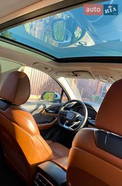 Внедорожник / Кроссовер Audi Q7 2016 в 