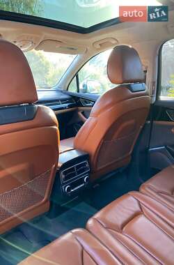 Внедорожник / Кроссовер Audi Q7 2016 в 