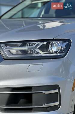 Внедорожник / Кроссовер Audi Q7 2016 в 