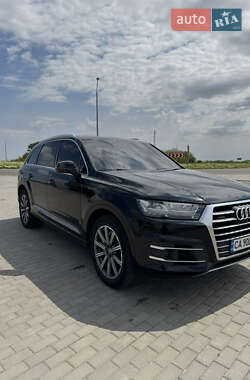 Внедорожник / Кроссовер Audi Q7 2017 в 