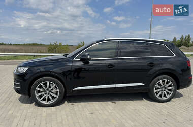Внедорожник / Кроссовер Audi Q7 2017 в 