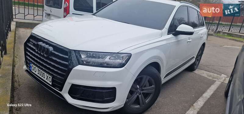 Внедорожник / Кроссовер Audi Q7 2017 в 