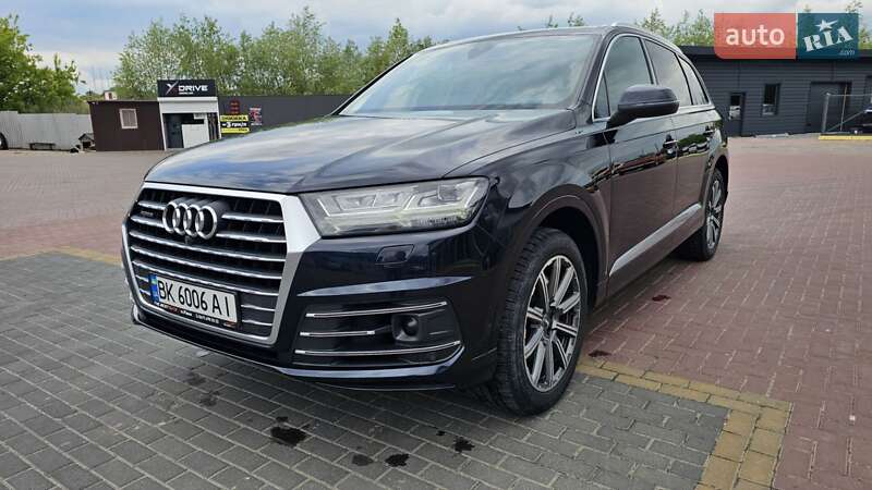 Внедорожник / Кроссовер Audi Q7 2016 в 