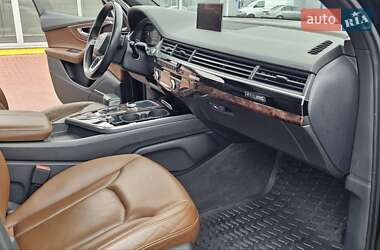 Внедорожник / Кроссовер Audi Q7 2016 в 