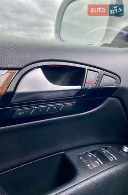 Внедорожник / Кроссовер Audi Q7 2015 в 