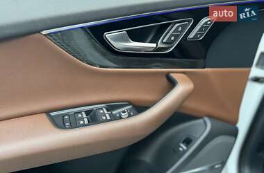 Позашляховик / Кросовер Audi Q7 2018 в 