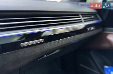 Позашляховик / Кросовер Audi Q7 2018 в 
