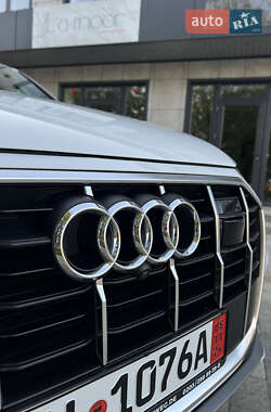 Позашляховик / Кросовер Audi Q7 2021 в 