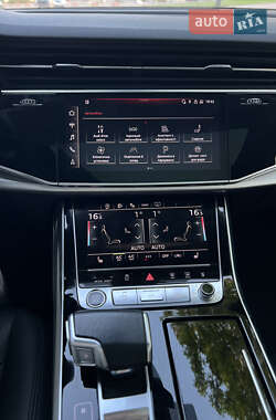 Позашляховик / Кросовер Audi Q7 2021 в 