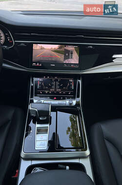 Позашляховик / Кросовер Audi Q7 2021 в 