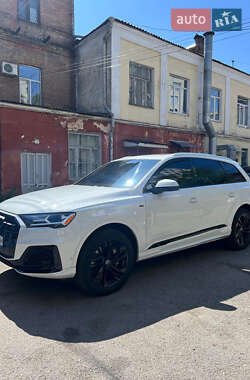 Внедорожник / Кроссовер Audi Q7 2020 в 