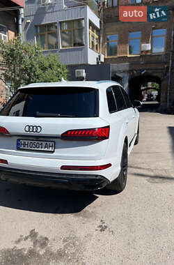 Внедорожник / Кроссовер Audi Q7 2020 в 