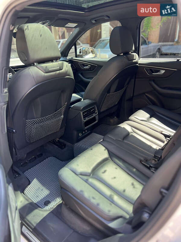 Позашляховик / Кросовер Audi Q7 2020 в Дніпрі