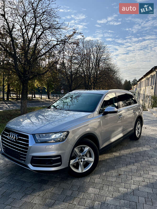 Внедорожник / Кроссовер Audi Q7 2016 в 