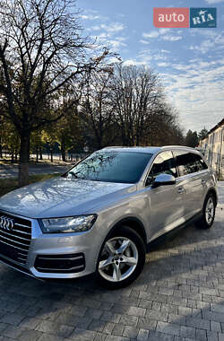 Внедорожник / Кроссовер Audi Q7 2016 в 