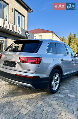 Внедорожник / Кроссовер Audi Q7 2016 в 