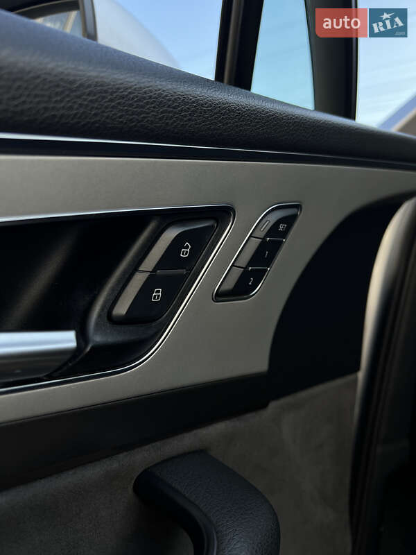 Внедорожник / Кроссовер Audi Q7 2016 в Березному