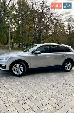 Внедорожник / Кроссовер Audi Q7 2016 в 