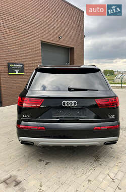 Внедорожник / Кроссовер Audi Q7 2017 в 